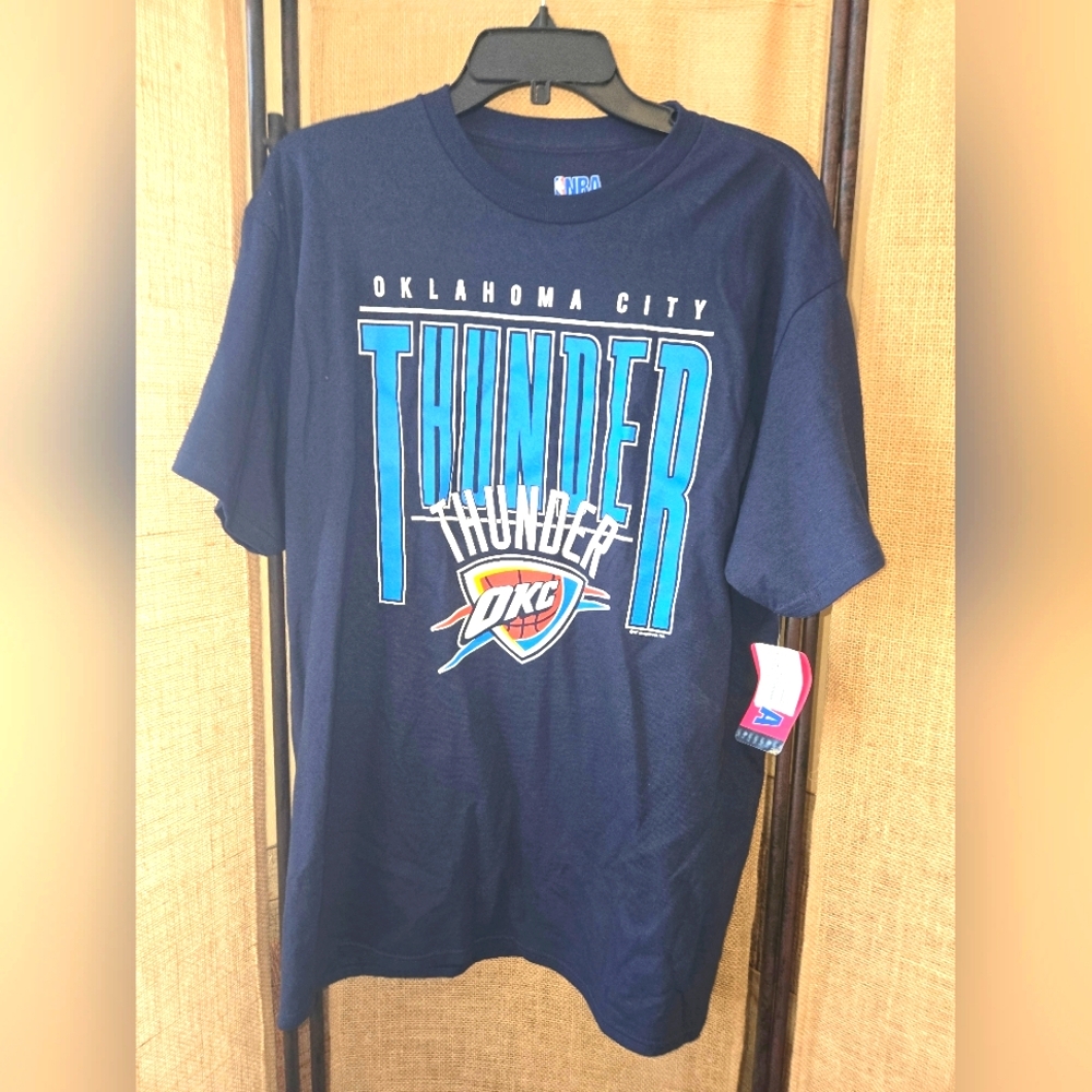 NWT Unisex Oklahoma City Thunder Navy T-Shirt Size Large